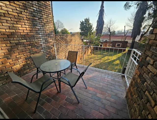 4 BEDROOM DUPLEX FOR SALE IN BRAMLEY NORTH